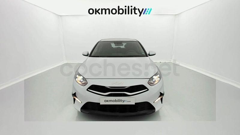 Używany Kia Ceed 120 KM (88 kW) 2022 Biały Hatchback
