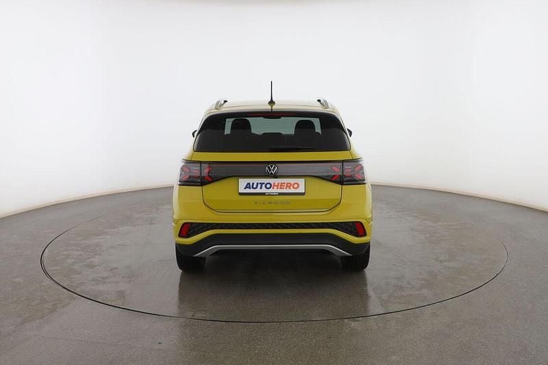 Usado VW T-Cross R-line 150 CV (110 kW) 2024 Amarillo SUV