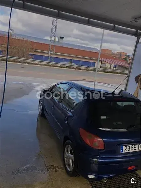 Usado Peugeot 206 110 CV (80 kW) 2005 Azul Berlina