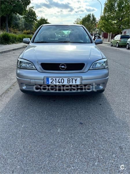 Gris / plata Usado 2002 Opel Astra Club Berlina | 1400 € (Precio justo) - Imagen 1/4