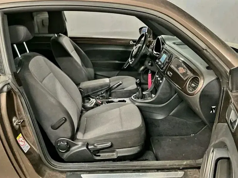 Usado VW Beetle Design 105 CV (77 kW) 2013 Marrón Utilitario