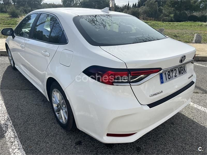 Begagnad Toyota Corolla Business Edition 122 HK (89 kW) 2022 Vit Sedan