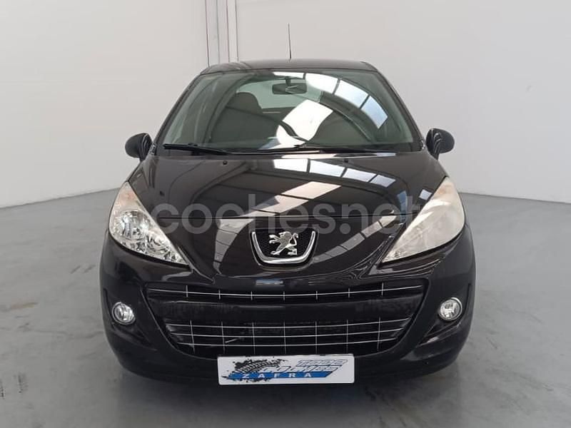 Usado Peugeot 207 Active 92 CV (67 kW) 2012 Negro Berlina