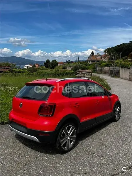 Usado VW Polo Cross 105 CV (77 kW) 2011 Rojo Utilitario