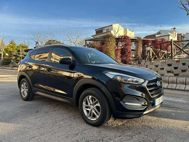 Usado Hyundai Tucson 131 HP (96 kW) 2016 Preto SUV