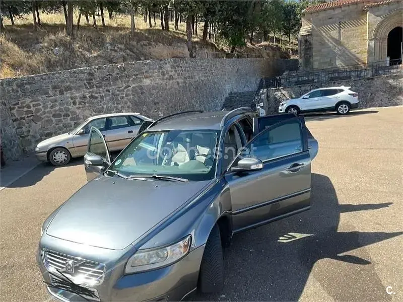 Usado Volvo V50 Summum 136 CV (100 kW) 2008 Gris / plata Familiar