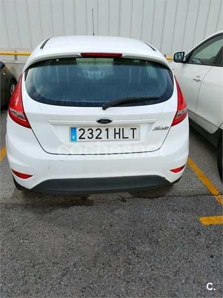 Blanco Usado 2012 Ford Fiesta Titanium Utilitario | 7500 € (Precio justo) - Imagen 1/4