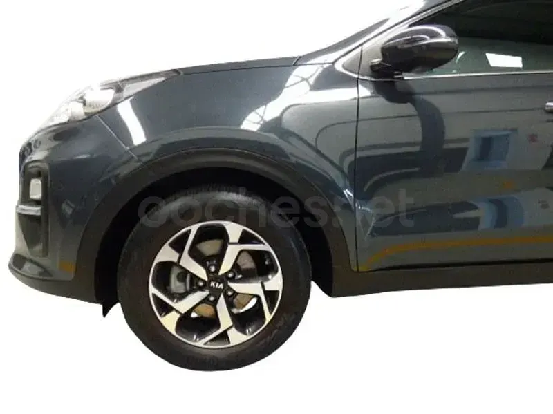 Usado Kia Sportage 136 CV (100 kW) 2021 Gris / plata SUV