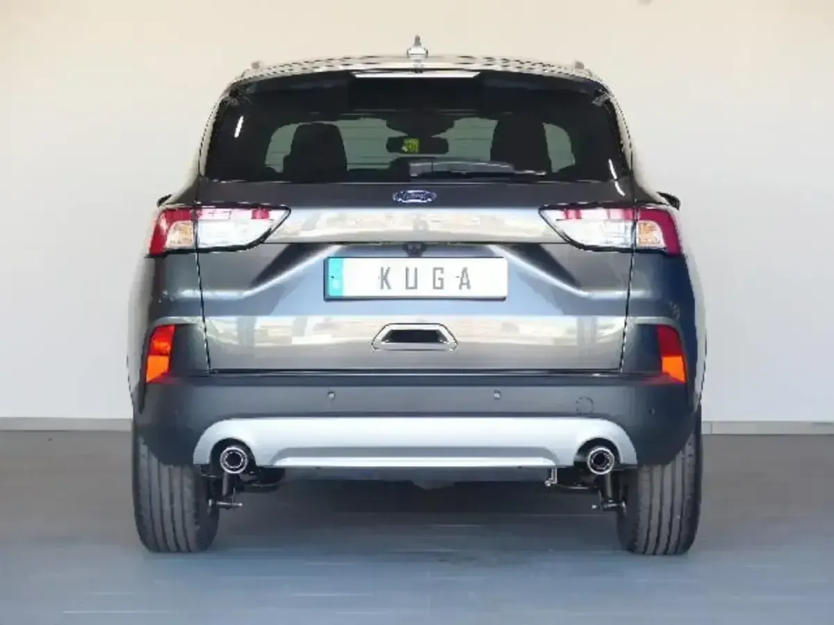 Usado Ford Kuga Titanium 150 CV (110 kW) 2023 Gris SUV