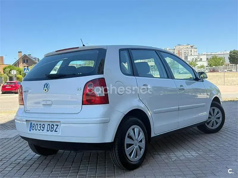 Usado VW Polo Advance 75 CV (55 kW) 2005 Blanco Utilitario