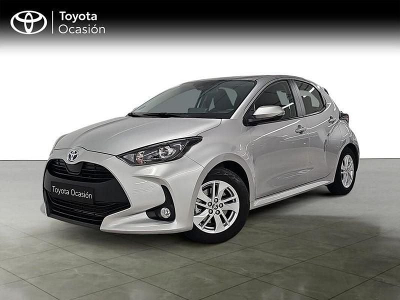 Usado Toyota Yaris Business Edition 116 CV (85 kW) 2022 Gris Utilitario