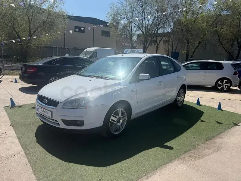 Usado Ford Focus Ghia 115 CV (84 kW) 2007 Blanco Berlina