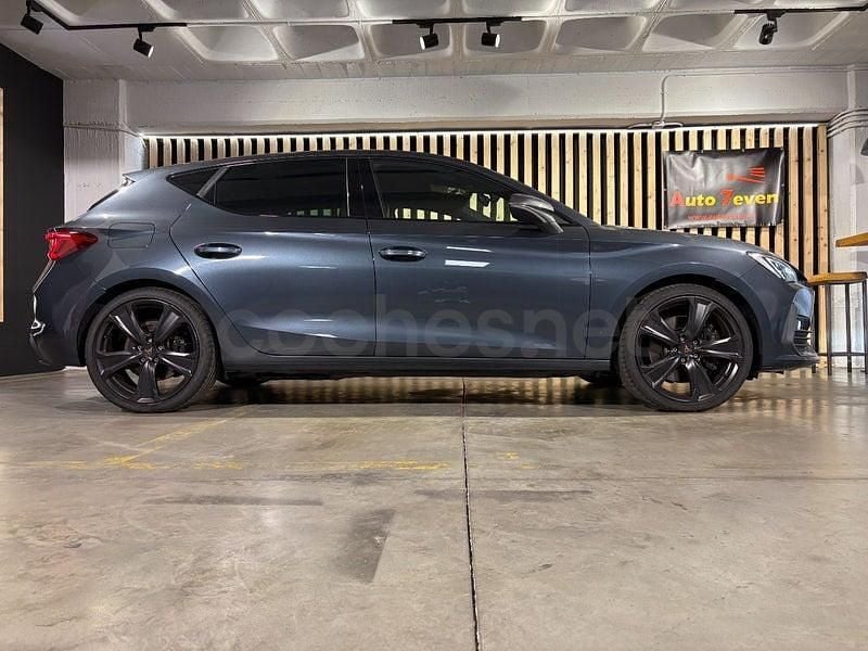 Usado Cupra Leon 245 CV (180 kW) 2021 Gris / plata Berlina