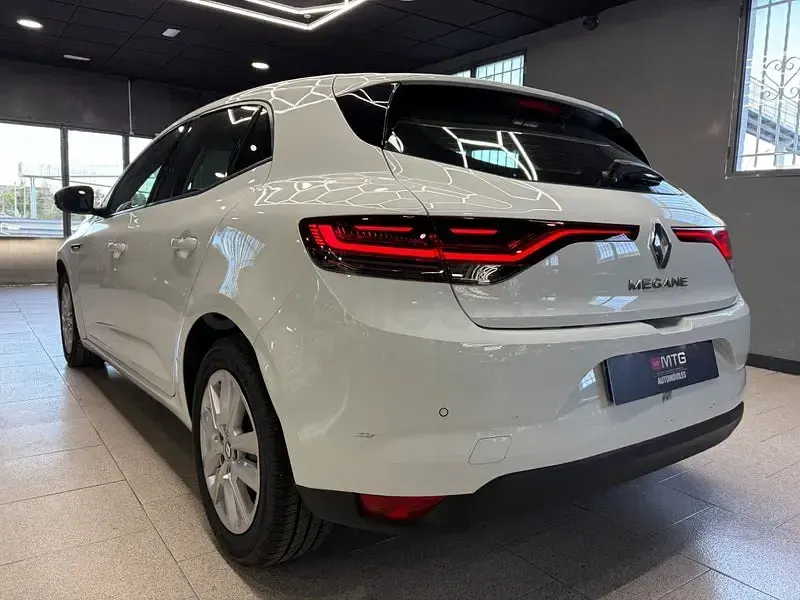 Usado Renault Mégane II Equilibre 115 CV (84 kW) 2023 Blanco Berlina