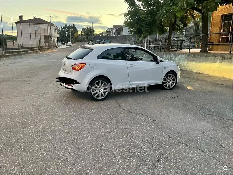 Usado Seat Ibiza SC FR 143 CV (105 kW) 2013 Blanco Utilitario