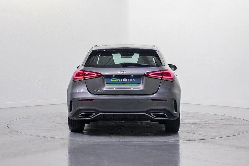 Usado Mercedes A250 218 CV (160 kW) 2021 Gris Berlina