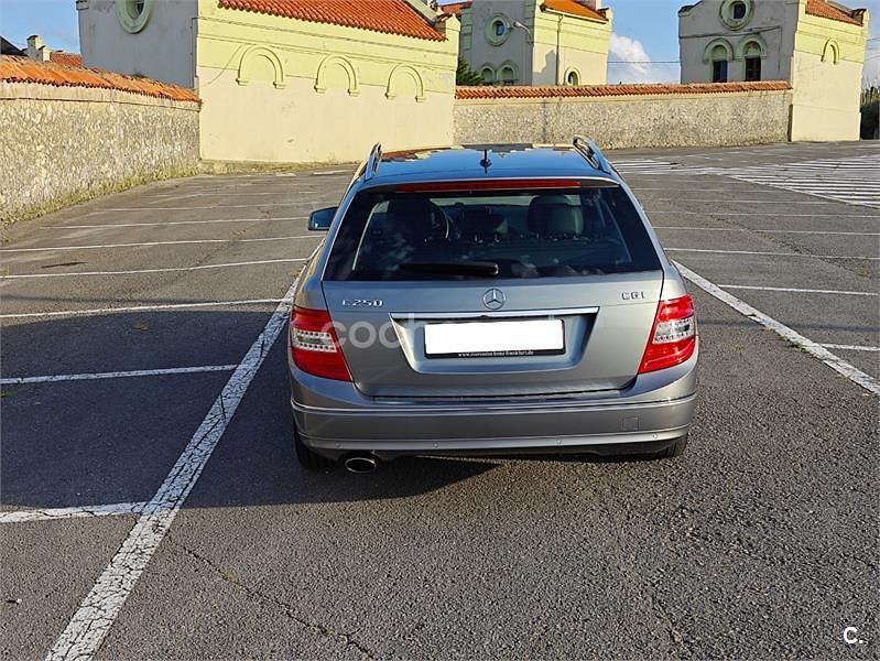 Usado Mercedes C250 Avantgarde 204 CV (150 kW) 2011 Gris / plata Familiar