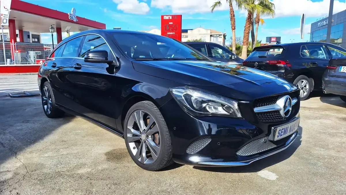 Käytetty Mercedes CLA180 Shooting Brake 122 HP (89 kW) 2016 Musta Farmari
