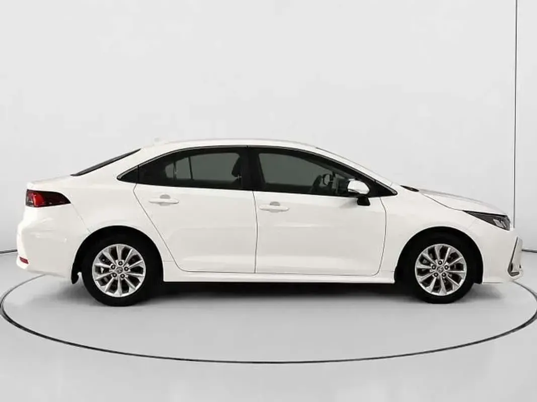 Usado Toyota Corolla 125 CV (91 kW) 2023 Blanco Berlina