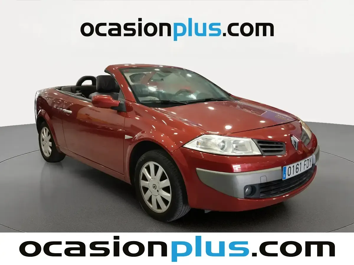 Usado Renault Mégane Coupé Dynamique 84 CV (61 kW) 2006 Rojo Coupe