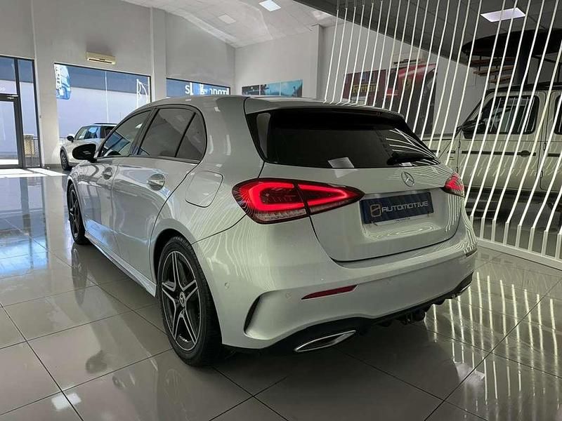 Usado Mercedes A180 109 CV (80 kW) 2020 Gris Utilitario