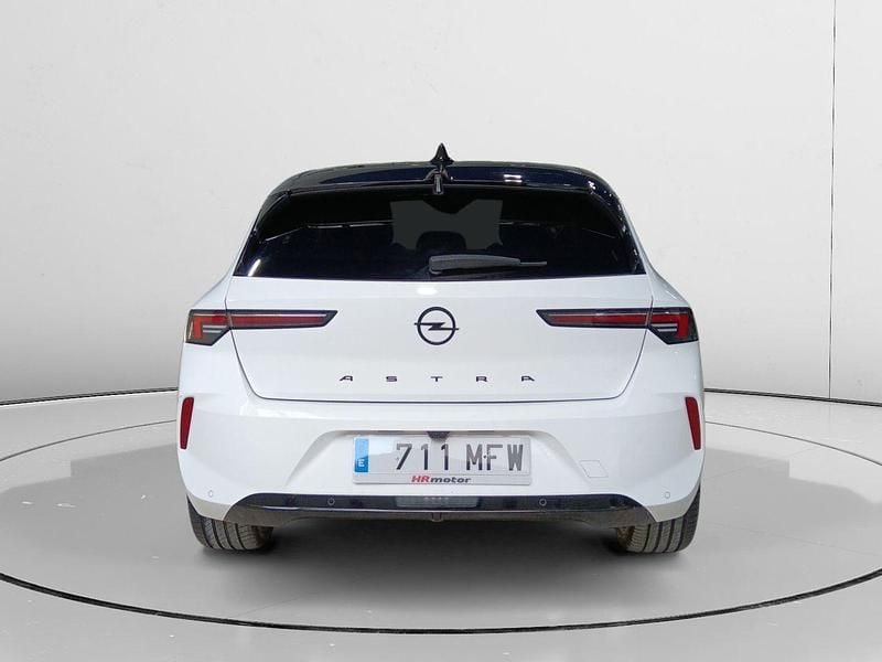 Usado Opel Astra GS Line 130 CV (95 kW) 2023 Blanco Berlina