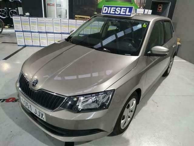 Usado Skoda Fabia Style 90 HP (66 kW) 2015