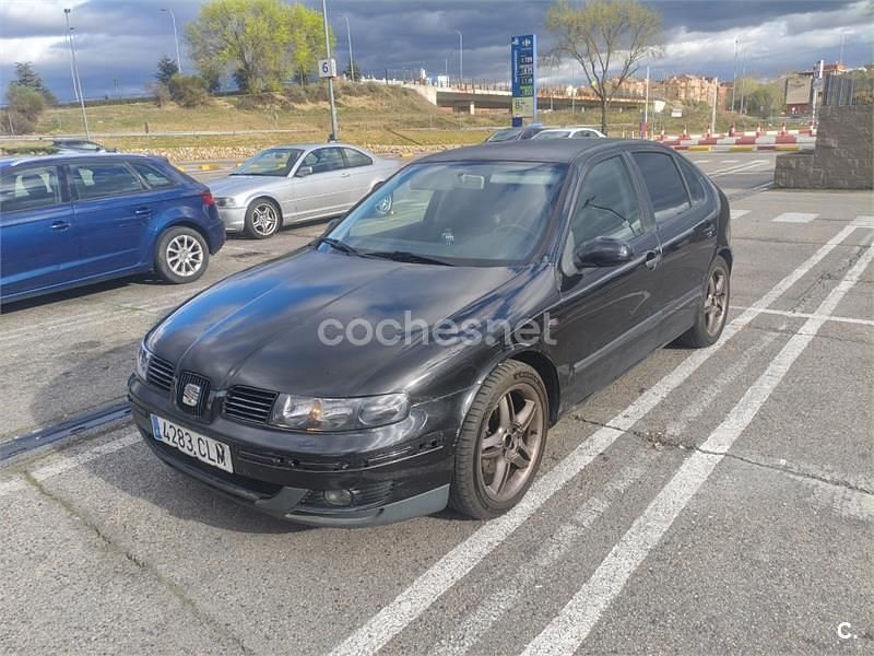 Usado Seat Leon Sport 130 CV (95 kW) 2003 Negro Utilitario