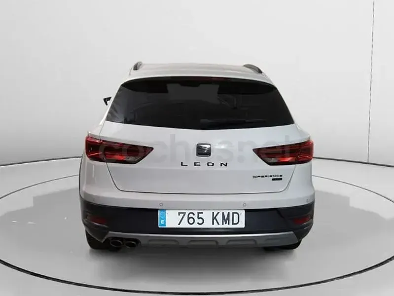 Usado Seat Leon 4Drive 150 CV (110 kW) 2018 Blanco Familiar
