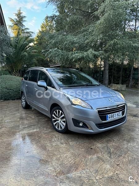 Gris / plata Usado 2014 Peugeot 5008 Allure Monovolumen | 8200 € (Precio justo) - Imagen 1/4
