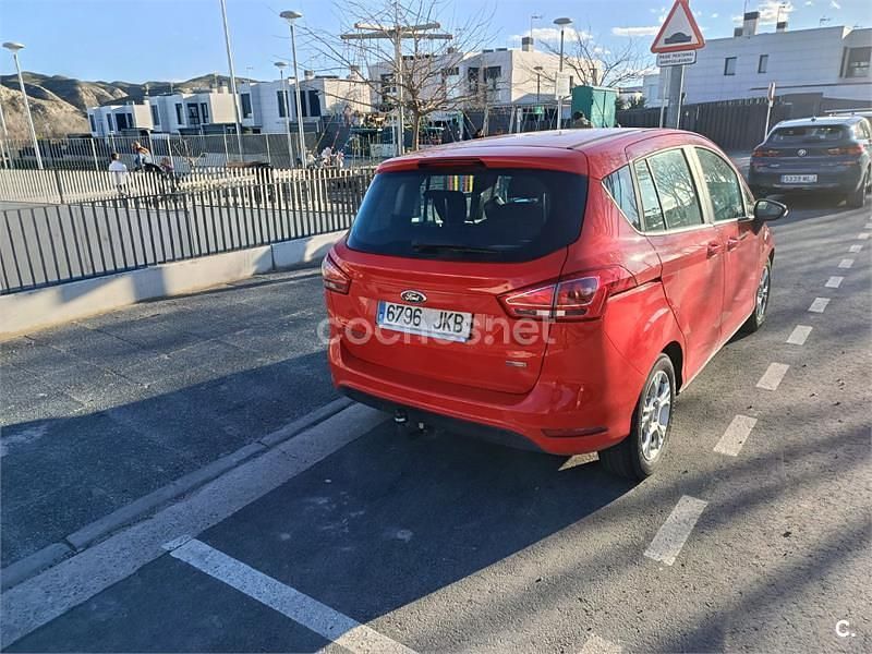 Usado Ford B-MAX Trend 100 CV (73 kW) 2015 Rojo Monovolumen