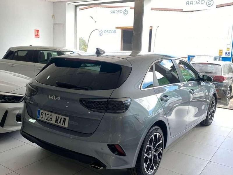 Usado Kia Ceed Style 101 CV (74 kW) 2025 Gris Utilitario