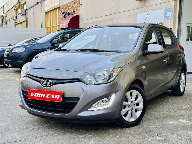 Usado Hyundai i20 85 CV (62 kW) 2014 Gris / plata Utilitario