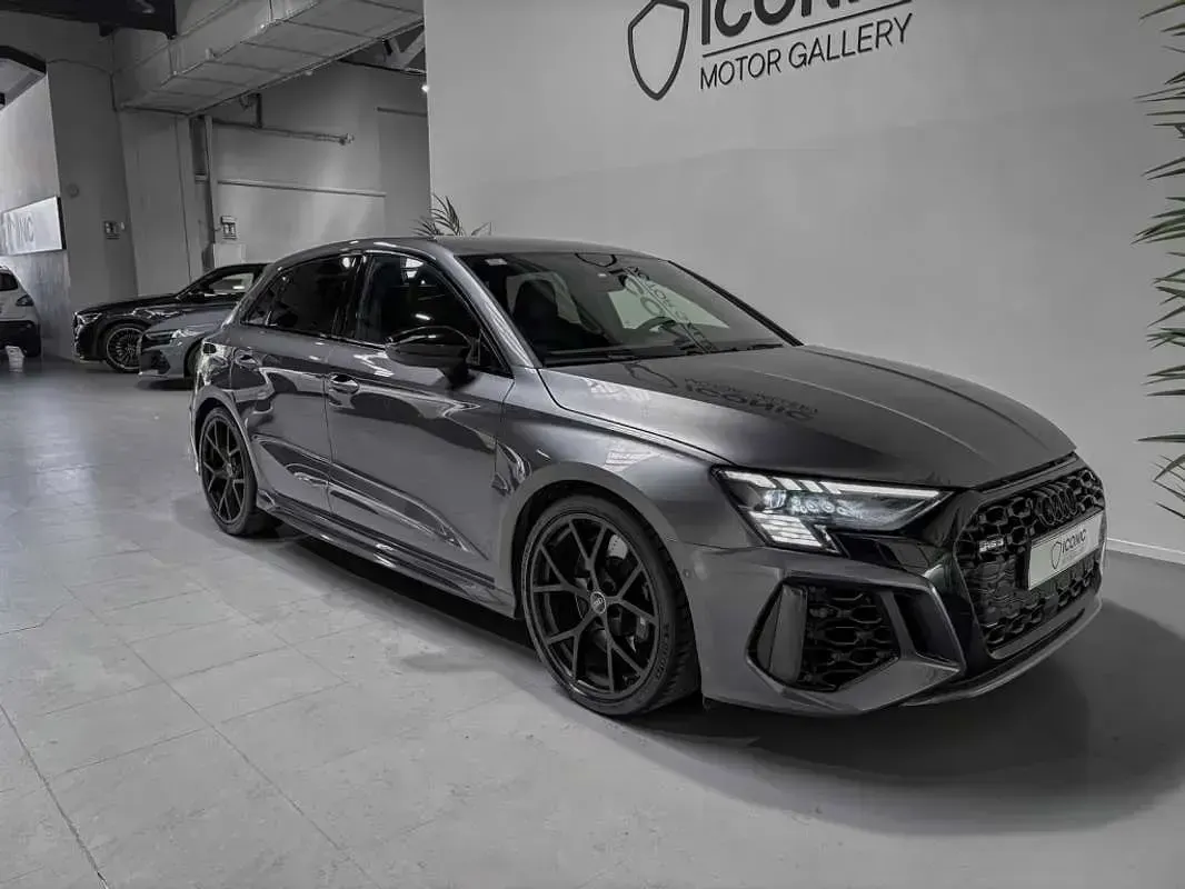 Usado Audi RS3 Sportback Performance 400 CV (294 kW) 2022 Gris Utilitario
