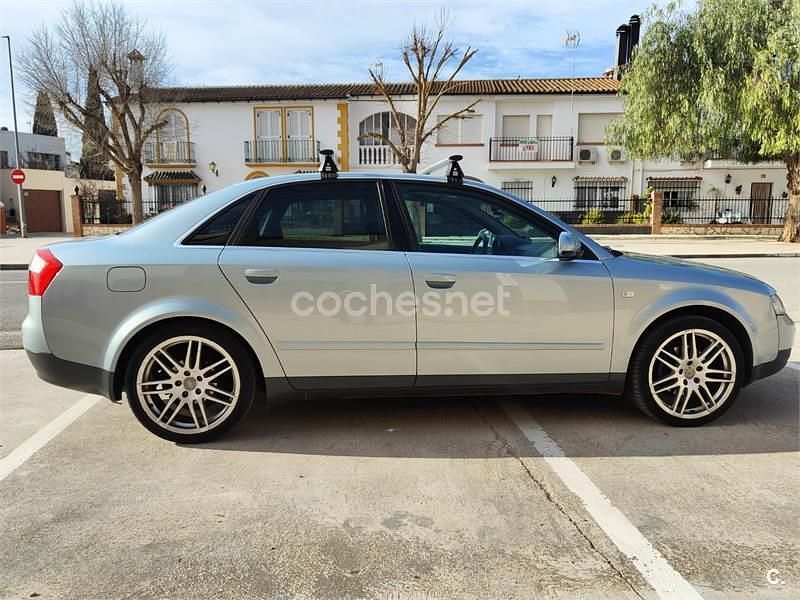 Usado Audi A4 130 CV (95 kW) 2002 Gris / plata Berlina
