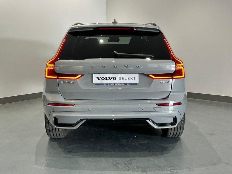 Usado Volvo XC60 Plus 250 CV (183 kW) 2025 Gris / plata SUV