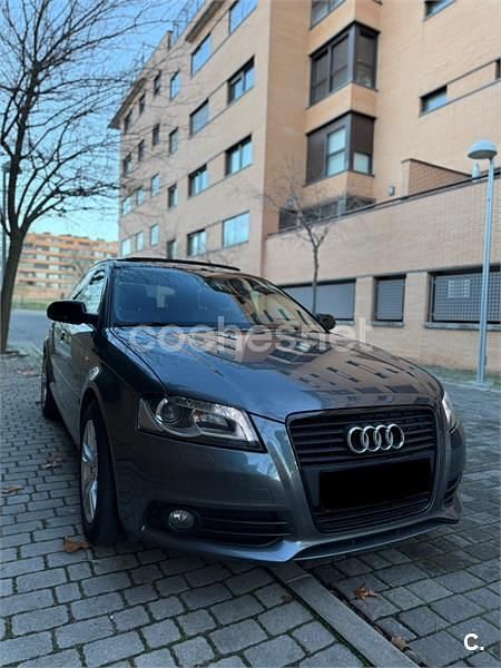 Usado Audi A3 Ambition 125 CV (91 kW) 2013 Gris / plata Berlina