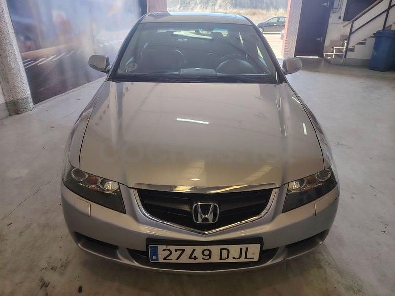 Usado Honda Accord Executive 140 CV (102 kW) 2005 Gris / plata Berlina