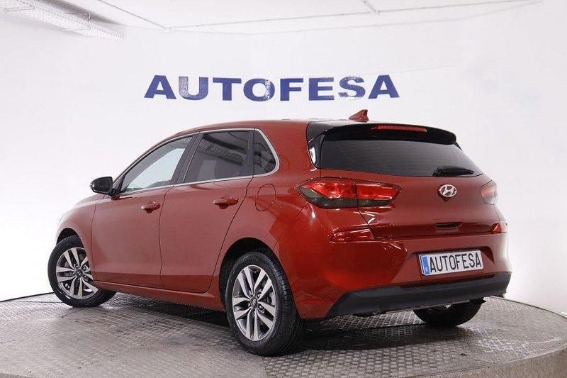 Usado Hyundai i30 140 CV (102 kW) 2018 Granate Utilitario