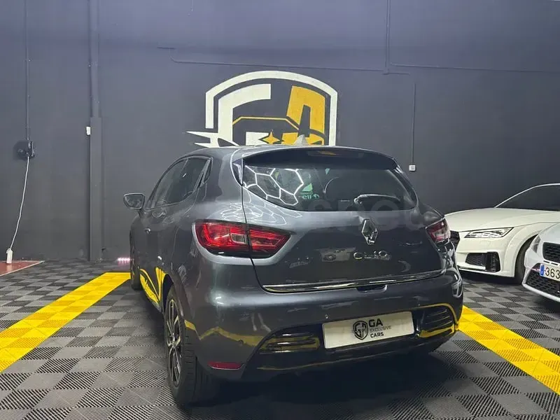 Usado Renault Clio IV LIMITED 90 CV (66 kW) 2019 Gris / plata Berlina