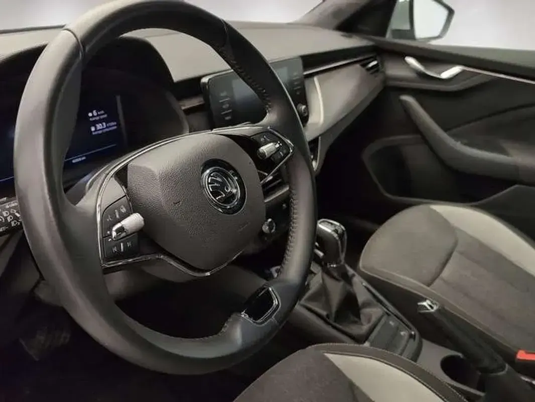 Usado Skoda Kamiq Style 150 CV (110 kW) 2023 Gris SUV