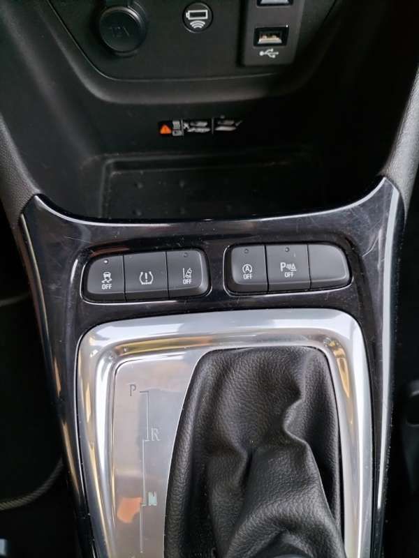 Usado Opel Crossland Business Elegance 120 CV (88 kW) 2021 Plateado SUV