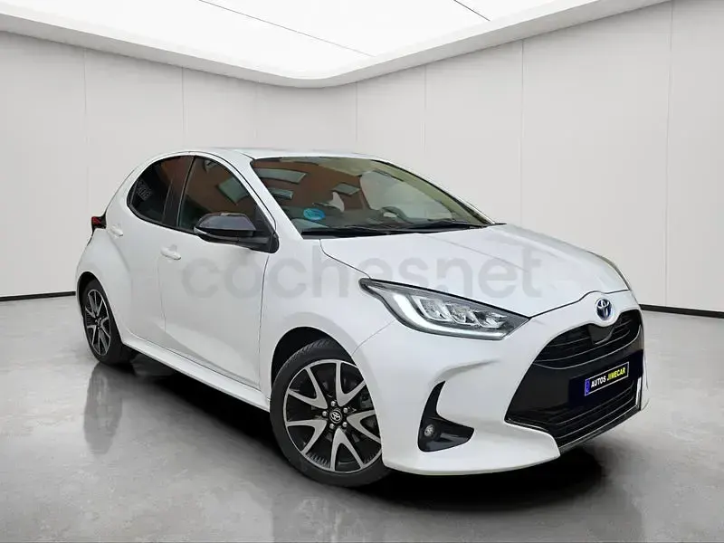 Usado Toyota Yaris Hybrid Plus 116 CV (85 kW) 2021 Blanco Berlina
