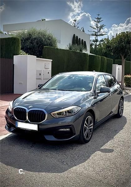 Begagnad BMW 118 Comfort Edition 150 HK (110 kW) 2020 Grå Halvkombi