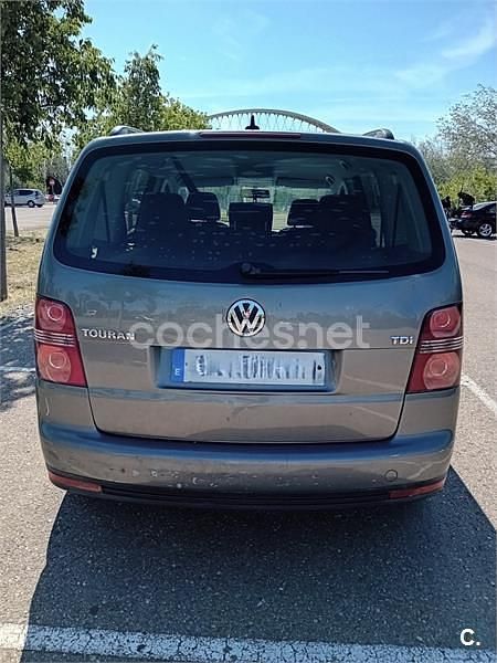 Usado VW Touran 105 CV (77 kW) 2007 Gris / plata Monovolumen