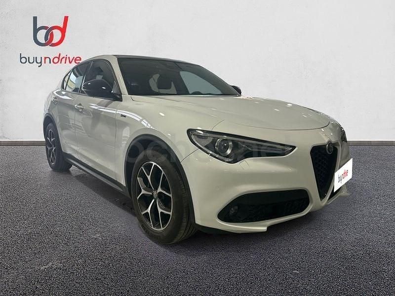 Usado Alfa Romeo Stelvio Sprint 190 CV (139 kW) 2021 Blanco SUV