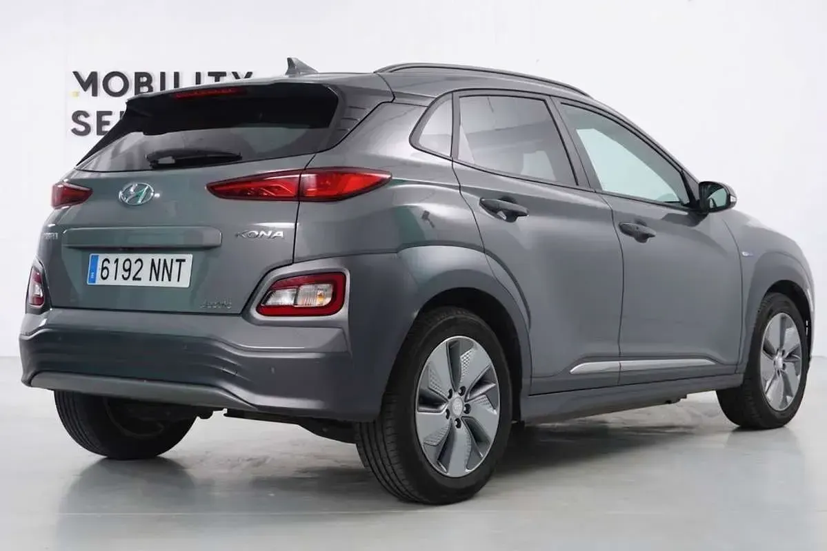 Usado Hyundai Kona Style 150 kW (204 CV) 2020 Gris SUV