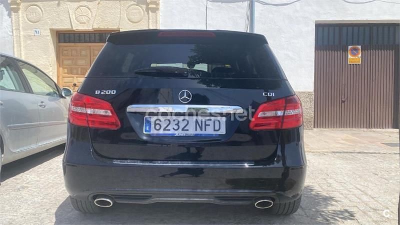 Usado Mercedes B200 AMG line 136 CV (100 kW) 2014 Negro Monovolumen