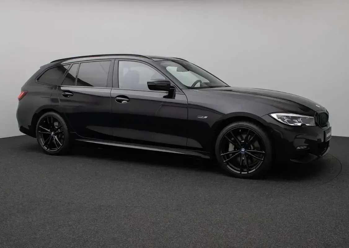 Usado BMW 330e Comfort Edition 292 CV (214 kW) 2022 Negro Familiar