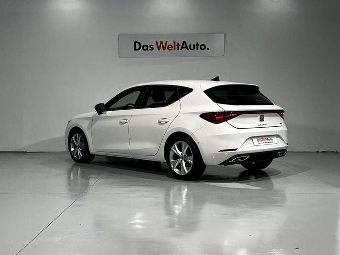 Blanco Nuevo 2025 Seat Leon FR | 27.800 € (Precio justo) - Imagen 1/4